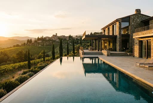 Tuscan villa with an infinity pool
